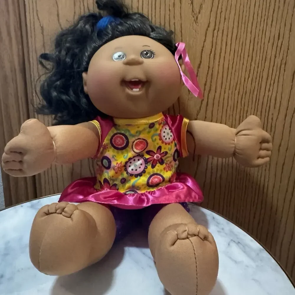 Cabbage Patch Kids light piling